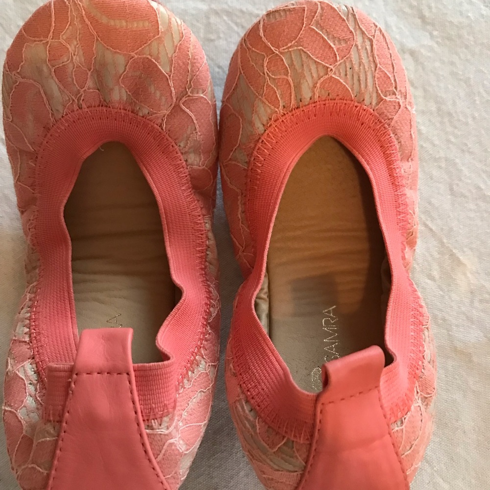 Coral & Gold Yosi Samara little girls shoes.